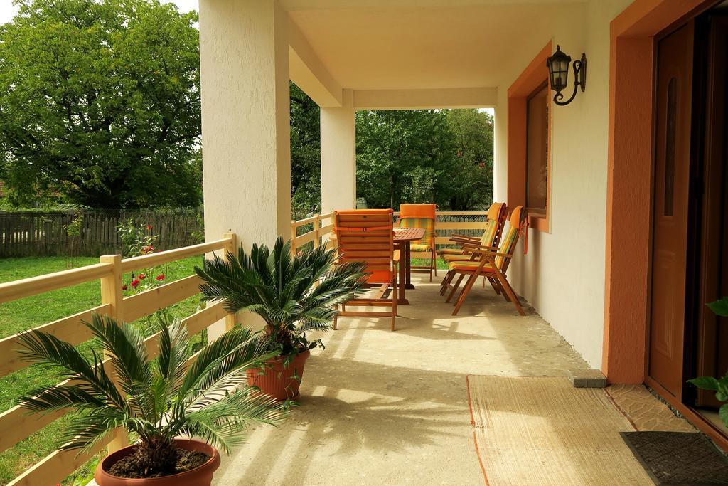 Casa Renti Hotell Novaci-Străini Eksteriør bilde