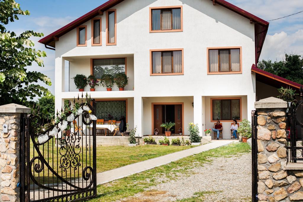 Casa Renti Hotell Novaci-Străini Eksteriør bilde