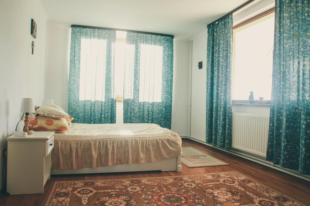 Casa Renti Hotell Novaci-Străini Eksteriør bilde