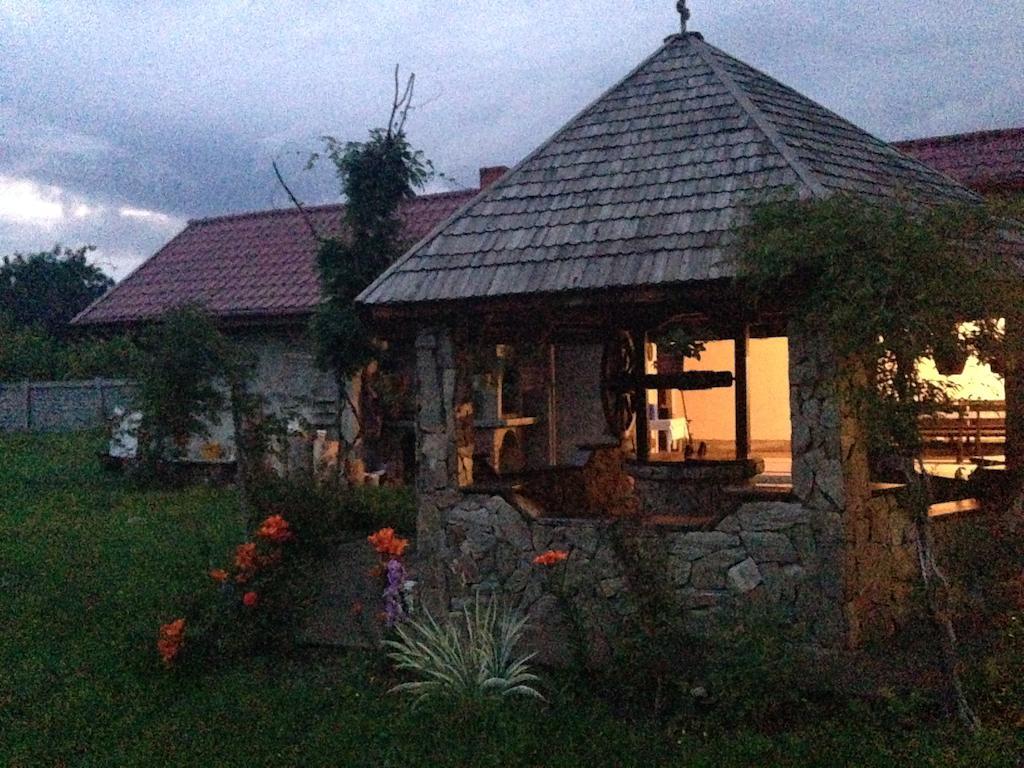 Casa Renti Hotell Novaci-Străini Eksteriør bilde